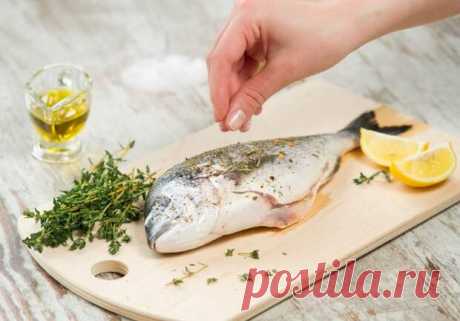 Как подобрать специи для рыбных блюд, чтобы получился аппетитный вкус и аромат - БУДЕТ ВКУСНО! - медиаплатформа МирТесен Для каждого способа приготовления рыбы подходят определенные специи Специи и пряности играют важную роль в любом блюде и помогают раскрыть вкус продуктов. В случае с рыбой они нейтрализуют специфический аромат и придают ей особые вкусовые нотки и аппетитный аромат. Однако далеко не все специи