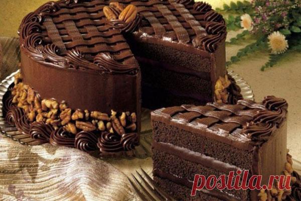 Шикарный торт «Черная магия» на кефире с кофе - КУХНЯ МИРА 
 
 
 Бисквит готовится на кефире с какао и крепким кофе, получается отличный шоколадный торт. Очень вкусно! Ингредиенты: мука — 1 3/4 стакана сахар — 2 стакана какао-порошка — 3/4 стакана сода — 2 ч.л. разрыхлитель — 1 ч.л. соль — 1 ч.л. яйца — 2 штуки крепко сваренный кофе — 1 стакан кефир […]