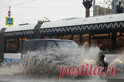 Москвичей предупредили о приближении барического дна. С 3 октября в Москве усилятся дожди, приблизится небезопасное для здоровья барическое дно. Об этом жителей и гостей столицы предупредил ведущий специалист центра погоды «Фобос» Евгений Тишковец. По словам синоптика, за первые три дня октября прольется около половины от месячной нормы.