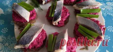 Мини &quot;Селедка под шубой&quot; на хлебе. Ярко, быстро, вкусно - смотреть видео онлайн от «Рецепты Эфа Ольги» в хорошем качестве.