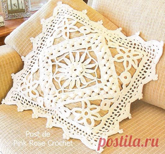 Ажурные подушки из квадратных мотивов — Рукоделие