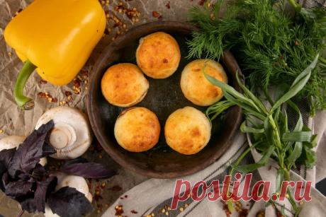 АБХАЗСКИЕ КОЛОБКИ ИЗ КУКУРУЗНОЙ МУКИ С СЫРОМ АБХАЗСКИЕ КОЛОБКИ ИЗ КУКУРУЗНОЙ МУКИ С СЫРОМ


Состав:
Кукурузная мука — 4 стакана
Пшеничная мука — 1 стакан
Кисломолочный сыр — 500 гр.
Яйцо — 1 шт.
Вода — 2-3 стакана
Соль
Чабер
Масло для жаренья в духовке


  
Рецепт приготовления колобков с сыром

Он от дедушки ушел, он от бабушки ушел, а от нас колобок не уйдет. Сегодня мы научимся скрести по сусекам и готовить прекрасное Кавказское блюдо – колобок из кукурузной муки с сыро...