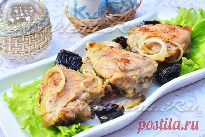 Бедра куриные в мультиварке Бедра куриные в мультиварке всегда уместны для любого праздника или буднего дня. Наш рецепт расскажет, как приготовить бедрышки с черносливом.
