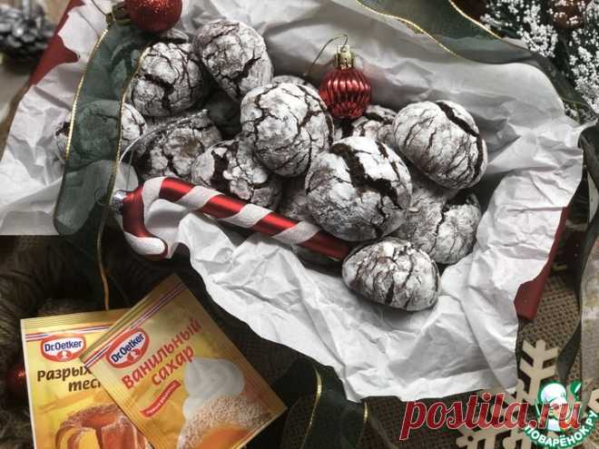 Шоколадное печенье с трещинками