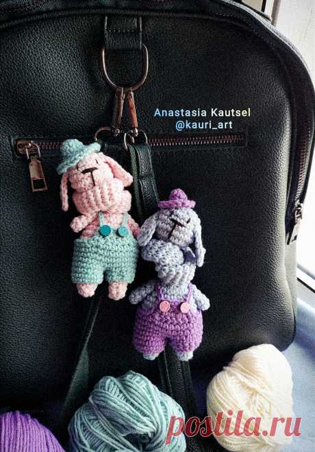 PDF Зайка Завязайка крючком. FREE crochet pattern; Аmigurumi toy patterns. Амигуруми схемы и описания на русском. Вязаные игрушки и поделки своими руками #amimore - зайка из обычной пряжи, заяц с длинной шеей, зайчик, кролик, зайчонок, крольчонок.