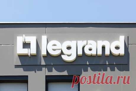 Российский бизнес производителя электрики Legrand купил местный инвестор. Бизнес французского производителя электрики Legrand Group в России купил местный инвестор. Три производственные площадки в Ульяновской области и более 20 представительств в регионах получила IEK Group. В 2022-м бизнес в России обеспечивал 1,5 процента продаж Legrand, из-за ухода с рынка она потеряет 150 миллионов евро.