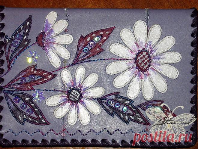 Обложка для книг из натуральной кожи, декор декоративная строчка, аппликация, бисер, пайетки.