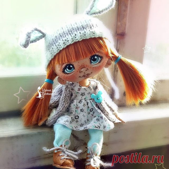 Эта рыжая козяФка выбрана большинством для участия в лотерейке,которая состоится ✔ 23 августа✔.Розыгрыш будет 24 августа в прямом эфире.)Так что не пропустите шанс выиграть Сладошку всего за 200рублей)Подписывайтесь на уведомления о публикациях😊
Я хочу поблагодарить вас,мои хорошие за сердечки ваши,комментарии,живой интерес и любовь к моему творчеству)Всех и каждого целую в десна с разбегу😄
Я улетаю,но ненадолго😉
#Сладошки_от_Ириски
#авторскаякукла
#ручнаяработа