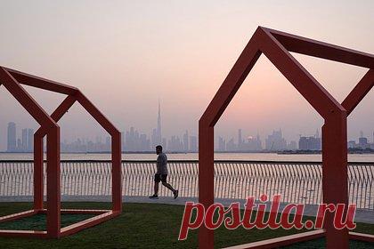 Самый дорогой тур в Дубай обошелся россиянам по цене автомобиля. Россияне потратили на отдых в Дубае два миллиона рублей в октябре, это был наиболее дорогостоящий тур за месяц. Внушительную сумму в миллион рублей заплатили двое туристов за 21 день отеле «пять звезд» в Сингапуре. На третьем месте — поездка россиянина в Лондон за 770 тысяч рублей.