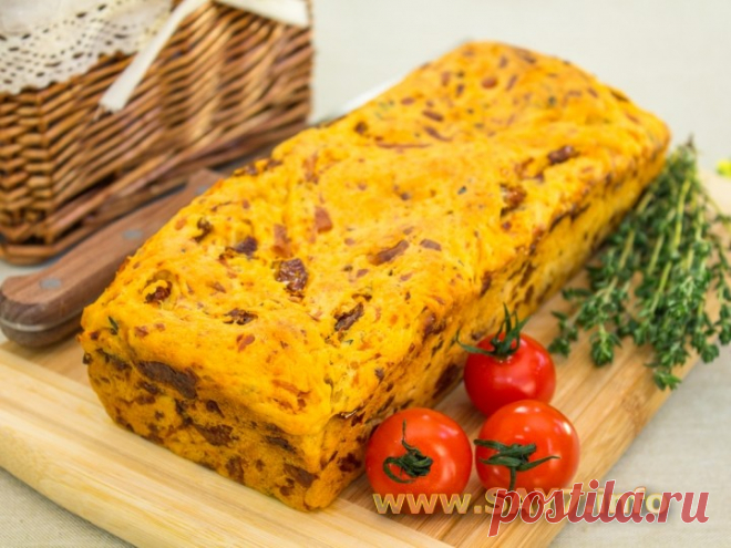 Хлеб с вялеными помидорами, сыром и тимьяном