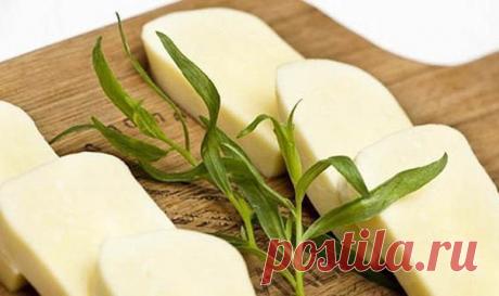 Низкокалорийный сыр собственного приготовления. 

Домашний сыр можно употреблять в пищу сразу же после приготовления как низкокалорийный продукт питания. Он наиболее вкусен в охлажденном виде, но срок хранения его ограничен одной неделей в условиях холодильника. Сыр домашнего приготовления, в отличие от заводского, не содержит консервантов, чем и объясняется его короткий срок хранения. 

Время приготовления: 30 мин. 
Порций: 2 

Вам потребуется: 

500г творога 0% натуральн...