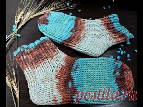 Красивые тёплые носки крючком
