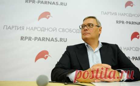 Верховный суд ликвидировал ПАРНАС. Одним из сооснователей ПАРНАС был Борис Немцов. Минюст указал, что партия не имеет нужного числа отделений, ее представители заверили, что руководство не знало о закрытии части представительств