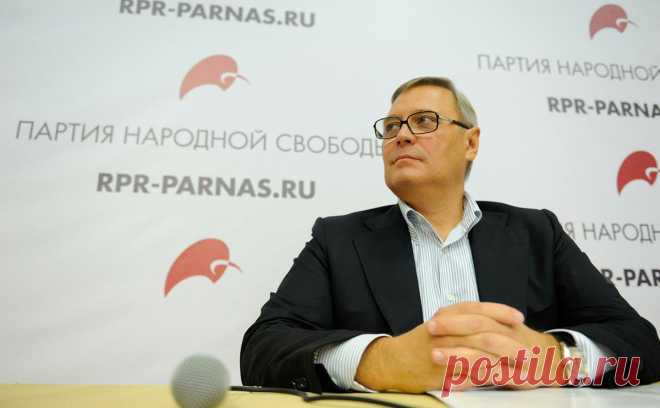 Верховный суд ликвидировал ПАРНАС. Одним из сооснователей ПАРНАС был Борис Немцов. Минюст указал, что партия не имеет нужного числа отделений, ее представители заверили, что руководство не знало о закрытии части представительств
