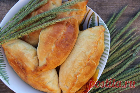 Вкуснейшие пирожки с яблоками - подробный рецепт Сезон яблок в разгаре, а значит нужно пользоваться! Конечно, самые полезные яблоки – в сыром виде со шкуркой, это знают все. Но и в начинке пирожков они прекрасны, а главное – вкусны!