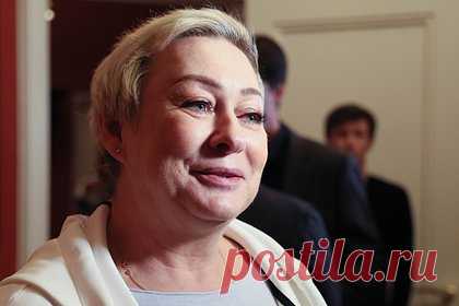 Мария Аронова назвала ошибку русского кино. Народная артистка России Мария Аронова назвала ошибку русского кино. По ее мнению, актеры должны проходить оплачиваемую подготовку перед съемками кинопроектов. Аронова напомнила, что исполнитель главной роли в сериале «Ликвидация» Владимир Машков жил какое-то время в Одессе, чтобы подготовиться к съемкам.