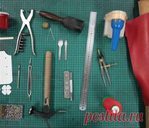 Изготовляем оригинальный женский чехол для телефона из кожи