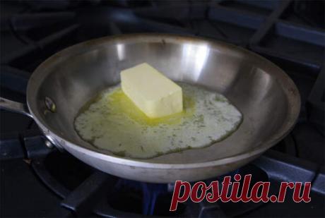 Пять главных ошибок при использовании сливочного масла - Steak Lovers - 11 июня - Медиаплатформа МирТесен Известная русская поговорка гласит, что кашу маслом не испортишь. Отчасти это правда, ведь оно легко усваивается и придает блюдам особый нежный вкус. В кашу сливочное масло может быть и можно добавлять в больших количествах, но в отношении других блюд оно требует более деликатного подхода. - 11 июня - 43915898876 - Медиаплатформа МирТесен