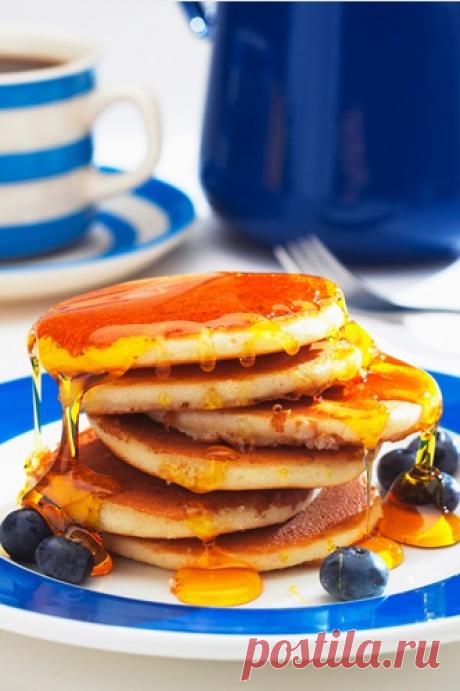 Оладушки из цельнозерновой муки с сиропом