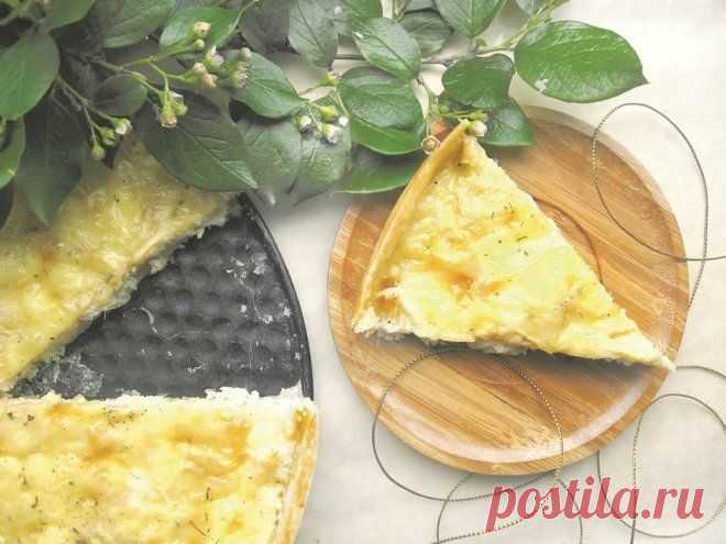 Простой и изысканный пирог с курицей, яблоком и сыром