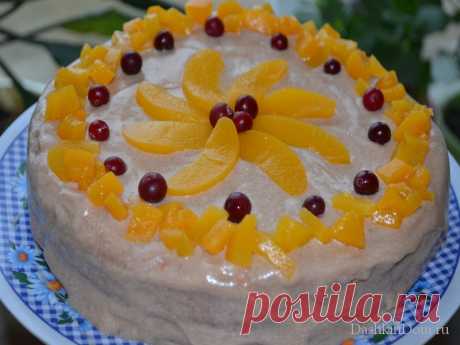 Торт с заварным кремом и персиками