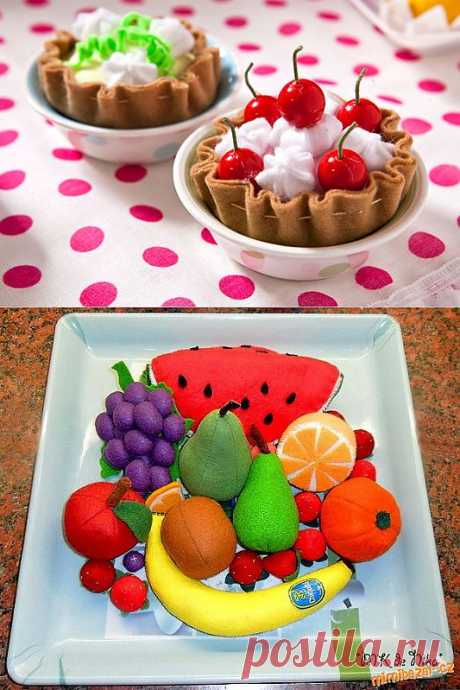 Кексы и фрукты..