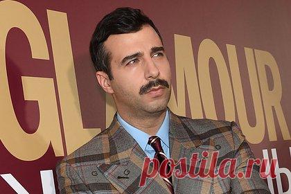 Популярный комик рассказал об Урганте вне экрана. Популярный стендап-комик, сценарист шоу «Вечерний Ургант» на Первом канале Гарик Оганисян рассказал, какой телеведущий Иван Ургант вне экрана. По его словам, в жизни шоумен много шутит. Также, как отметил юморист, Ургант воспитанный и знает, «что где надо говорить и как себя вести».