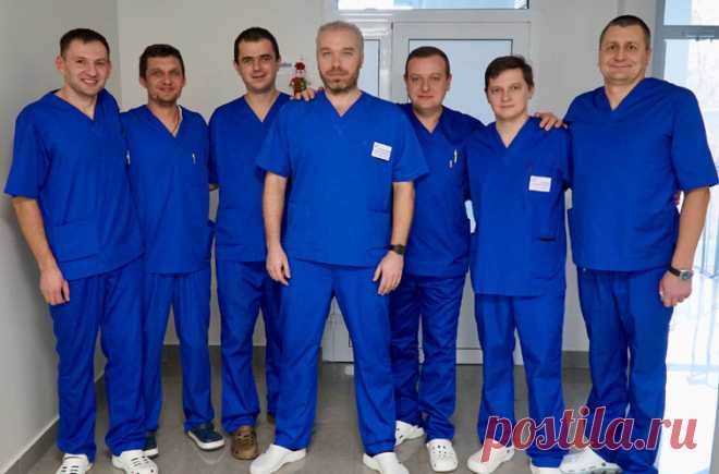 Лікар із Луцька безкоштовно лікуватиме онкохворих. Чому й на яких умовах | Новини Рівне | Інформаційний Потік Рівне Джерело: Українська правда. Життя Лікар з Луцька Вадим Петровський безкоштовно лікуватиме рак. Щомісяця два пацієнти матимуть змогу пройти обстеження й операцію не витрачаючі свої кошти. 