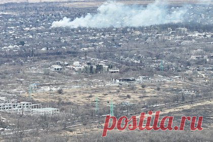 Жители Авдеевки помогли эвакуировать российского солдата с ранением. Двое жителей Авдеевки — Юрий Филипко, переживший инсульт и его сосед, инвалид второй группы Максим Чмырь — помогли эвакуировать солдата ВС России с ранением в ноги, пока противник обстреливал эвакуационную группу кассетными боеприпасами. Вместе они добрались до безопасного места в ДНР.