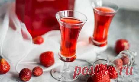 Напитки на новогодний праздничный стол - Клубничная наливка