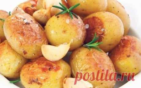 Картофель, запеченный в мультиварке