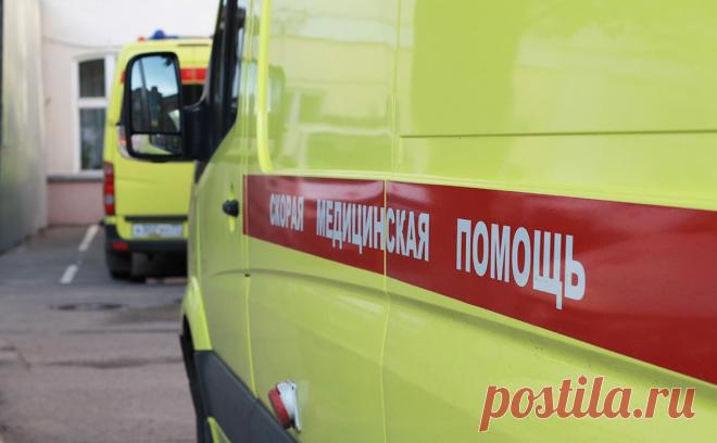 В Курской области при сбросе дроном взрывчатки на машину пострадали двое. В Курской области два человека пострадали при атаке украинского дрона на легковой автомобиль, сообщил врио губернатора региона Алексей Смирнов в телеграм-канале.