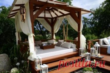 11 деревянных пергол, которые вам понравятся Перголы помогают зонировать сад, декорировать его вьющимися растениями, добавить пейзажности вашему участку, а также в принципе очень красивы.