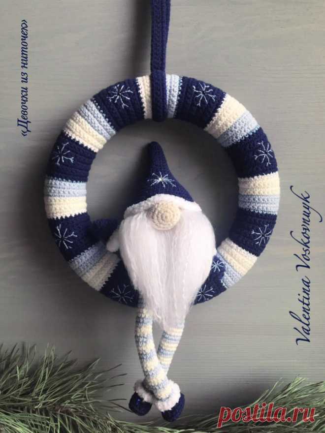 PDF Рождественский гном. FREE amigurumi crochet pattern. Бесплатный мастер-класс, схема и описание для вязания игрушки амигуруми крючком. Вяжем игрушки своими руками! Гном, гномик, эльф, dwarf, gnome, leprechaun, gnomo, Xmas, Christmas. #амигуруми #amigurumi #amigurumidoll #amigurumipattern #freepattern #freecrochetpatterns #crochetpattern #crochetdoll #crochettutorial #patternsforcrochet #вязание #вязаниекрючком #handmadedoll #рукоделие #ручнаяработа #pattern #tutorial #häkeln #amigurumis