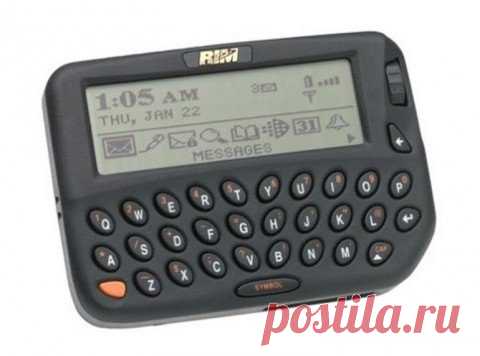 Первому устройству под брендом BlackBerry исполнилось 18 лет Ранее в этом месяце компания Apple отметила десятилетие с момента презентации первого iPhone. Но "яблочная" корпорация далеко не единственная, кто отмечает памятную дату. 18 лет назад, 19 января 1999 года малоизвестная компания Research In Motion представила свой первый коммуникатор - BlackBerry 850. Сама компания называла его революционным решением для беспроводной работы с электронной почтой, рассчитанным на…