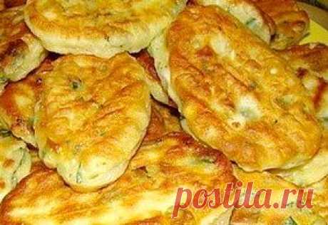 Самые ленивые пирожки с яйцом и зелёным луком за 10 минут.