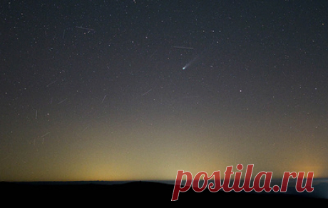 В небе над Россией наблюдают самую яркую комету года. В небе над Карачаево-Черкесией 18 октября наблюдали кометы C/2025 R2 SWAN и C/2025 A6 (Lemmon), а уже завтра Lemmon пройдет на минимальном расстоянии от нашей планеты, которое составит 89 185 647 км