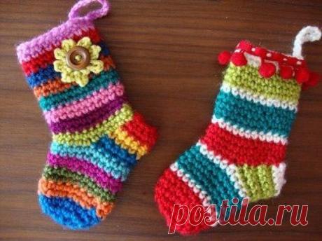 Носочки малышам из остатков пряжи.
