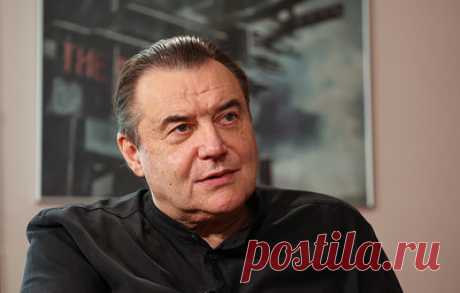 Алексей Учитель: думаю, я заслужил пятерку. С минусом.... К 70-летнему юбилею мэтр отечественного кино рассказал о нелегкой работе с молодыми режиссерами, поделился воспоминаниями о службе в армии и о киносъемках во времена пандемии, а также поставил самому себе оценку за прожитое