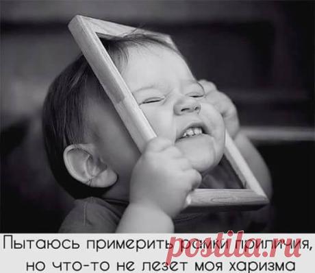 Приятельница недавно родила. Кормит грудью. Жалуется, что ребенок плохо ест. Сосет вроде активно, но когда она его взвешивает до и после кормления, то разницы почти нет. 
Интересуюсь методикой взвешивания. Поясняет: 
— У меня специальных весов для младенцев нет, но есть японские напольные, очень точные, погрешность до 10 граммов. Беру его на руки, встаю на весы, записываю цифру. Кормлю, опять беру на руки и встаю на весы. Цифра та же самая, ни грамма не прибавляет. А долже...