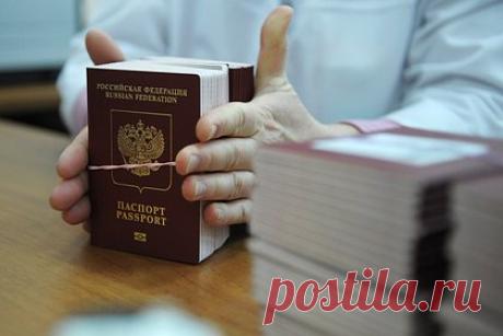Россиян предупредили о приостановке выдачи новых загранпаспортов. Портал «Госуслуги» предупредил жителей российских регионов о приостановке выдачи новых биометрических заграничных паспортов сроком на 10 лет. Уточняется, что процесс оформления загранпаспортов нового образца временно остановлен до второй половины марта 2023 года по техническим причинам со стороны Гознака.