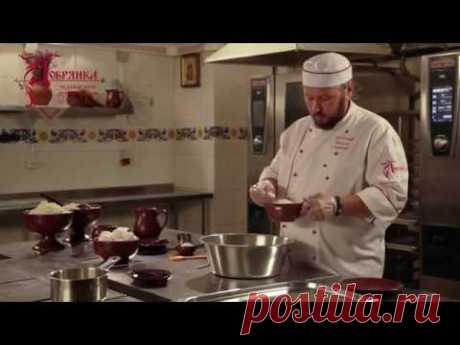 Максим Сырников готовит настоящие русские сырники!