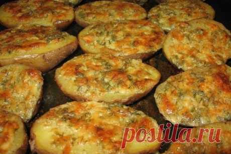 Картофель, запеченный с чесночным маслом