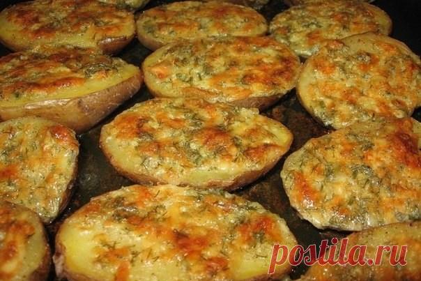 Картофель, запеченный с чесночным маслом