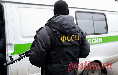 В бизнес-центре "Китай-город" работают приставы в рамках изъятия имущества Хотина. Имущество бывшего совладельца банка "Югра" обратят в доход государства