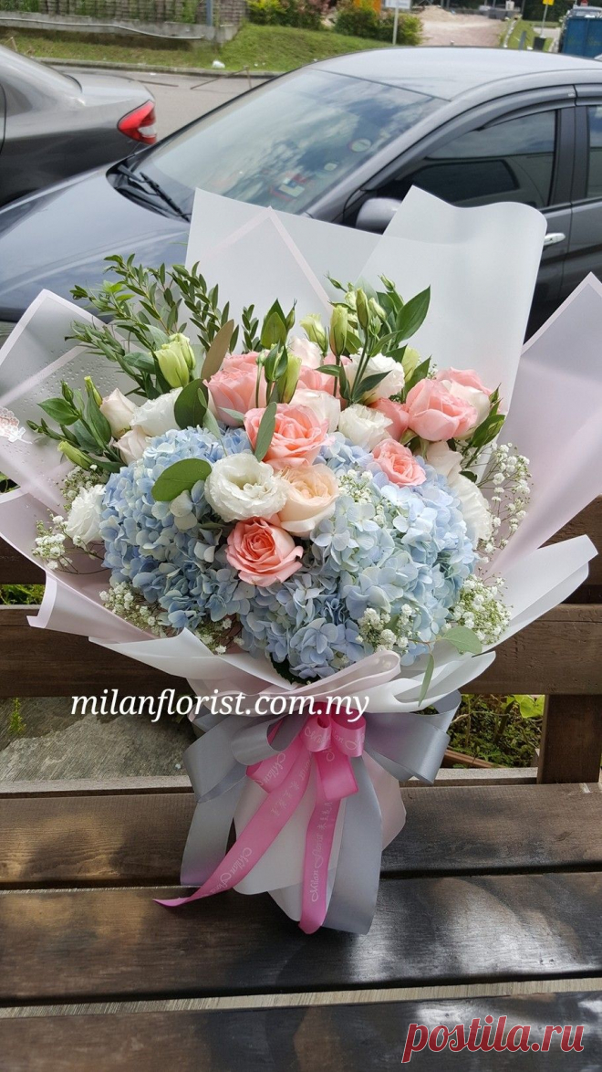 #绣球花 #玫瑰 #洋桔梗 #满天星 #花束 #HandBouquet #生日 #派对 #送礼最佳选择 #简约 #时尚 #漂亮 #诚意满满 #米兰设计 #鲜花 #纯净 #干净 #FreshFlower #典雅 #Elegance #米兰花屋 #MilanFlorist #instaflower #MilanStyle 016-7677027 / 016-7704487 , milanflorist.com.my #AustinHeight #jbflorist #jbonlineflorist #johorbahru #新山花店 #柔佛新山 #MountAustin