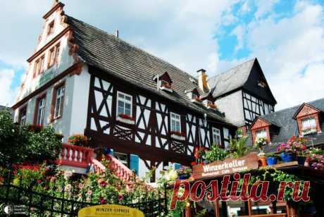 Рюдесхайм-на-Рейне - город в Германии, в земле Гессен