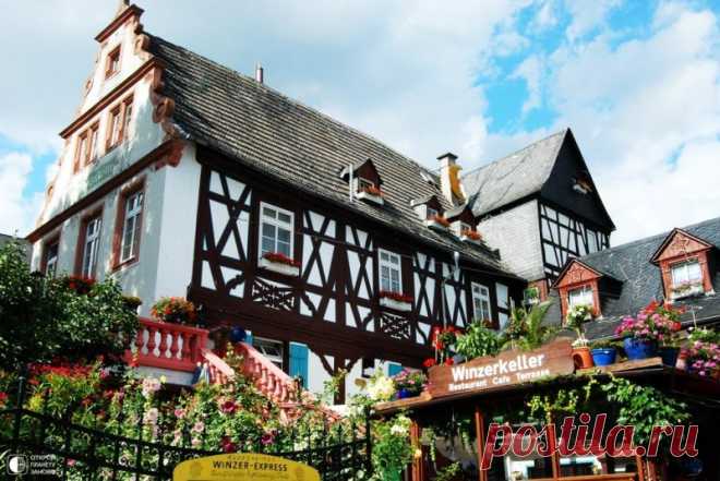 Рюдесхайм-на-Рейне - город в Германии, в земле Гессен