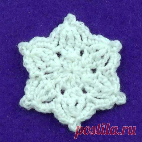 Маленькая плотная снежинка