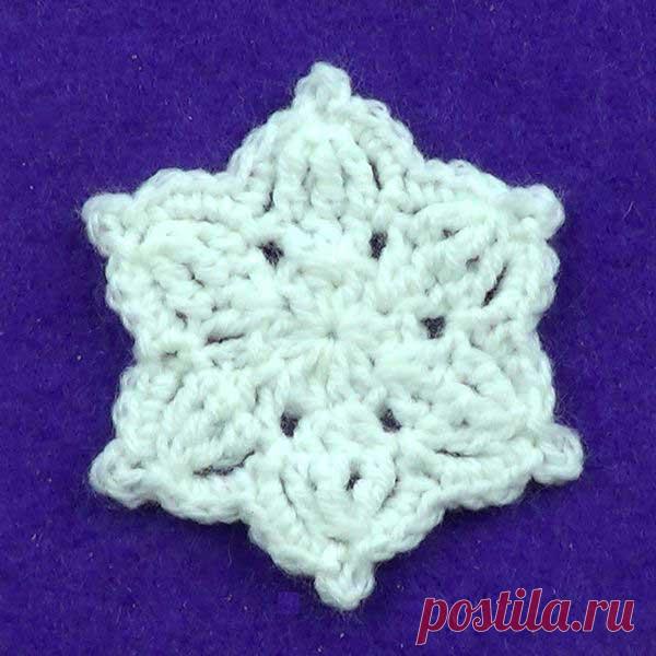 Маленькая плотная снежинка